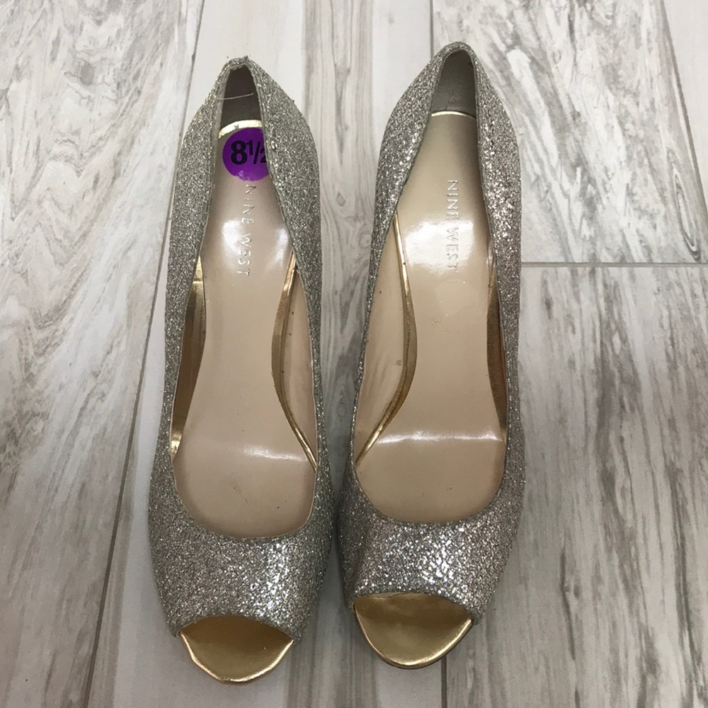 Gorgeous Open Toe Silver Sparkly Heels!!